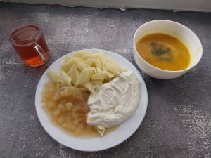 Dieta łatwostrawna  Zupa dyniowa z ziemniakami Makaron penne  Kompot owocowy z jabłkami Prażone jabłka  Masa serowa do makaronu